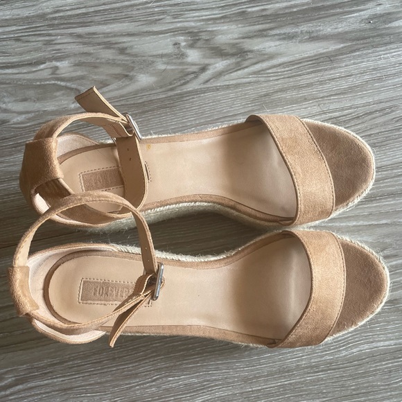 Forever 21 Tan Suede Platforms - Picture 3 of 3